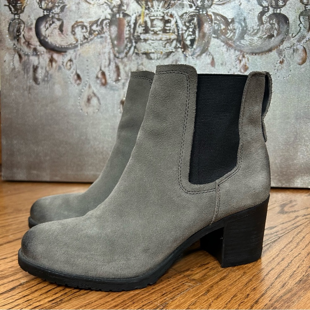 Sam Edelman | “Hanley” Chelsea Suede Heeled Ankle Boots